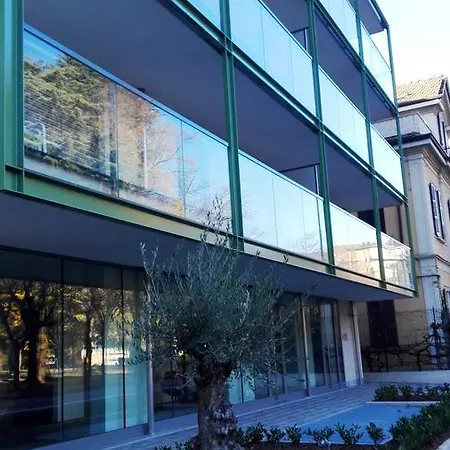 لا بيرلا من سيدار كومو